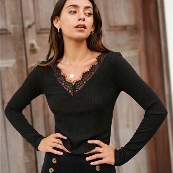 ✨HP✨Lace Trim Rib-Knit Top✨ - Picture 1 of 6